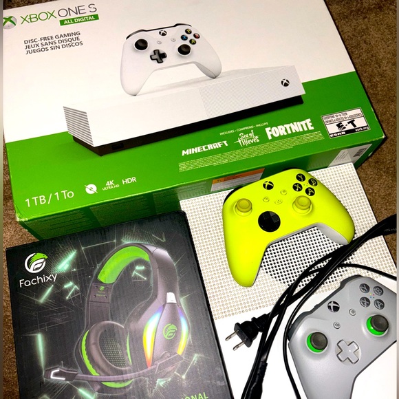 Xbox One S Digital Edition BUNDLE - Picture 1 of 13